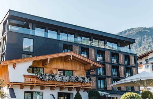 Pertisau House | Breakfast with short stay Achensee Seeblick SUP - Seehotel Einwaller