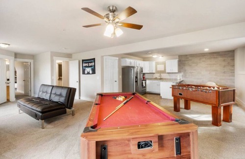 Bonney Lake House | Breakfast w/View-Game Room-7 Beds-A/C-Lake & Ski