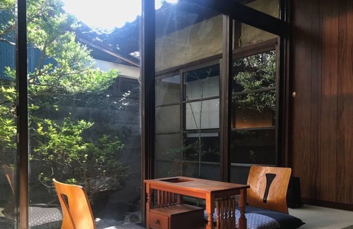 Toyama House | Breakfast with local foodRenovated old house HH4 / Toyama Toyama