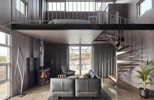 Elevated Plains House | Breakneck Gorge Akora