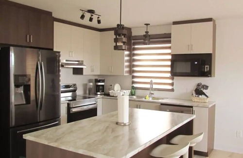 Salaberry De Valleyfield House | Breathtaking Spacious and Luxury House