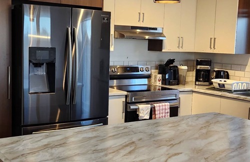 Salaberry De Valleyfield House | Breathtaking Spacious and Luxury House