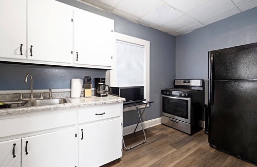 Springfield House | Breathtaking 1BD 1BTH Springfield Studio Apartment