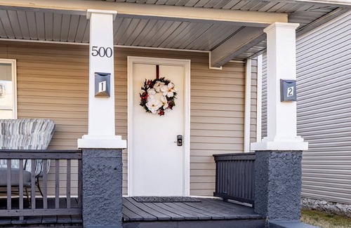 Springfield House | Breathtaking 1BD 1BTH Springfield Studio Apartment