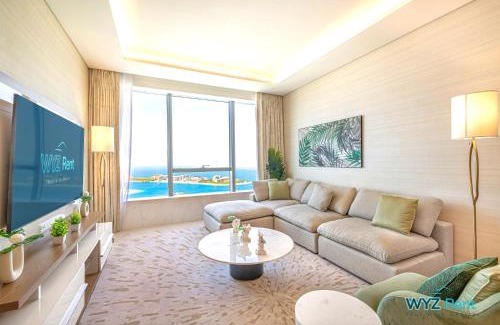 Palm Jumeirah Apartment | Breathtaking 1BR in Palm Tower, with Sea View