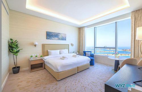 Palm Jumeirah Apartment | Breathtaking 1BR in Palm Tower, with Sea View