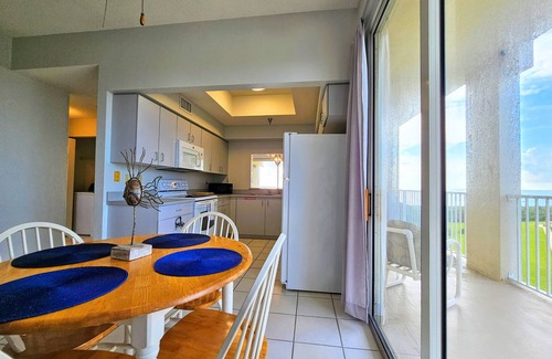 Palm Coast Condo | 🌴Breathtaking 5th Floor Ocean Views. Corner unit🌅Wraparound Balcony! 🏊‍♀️3 Pools