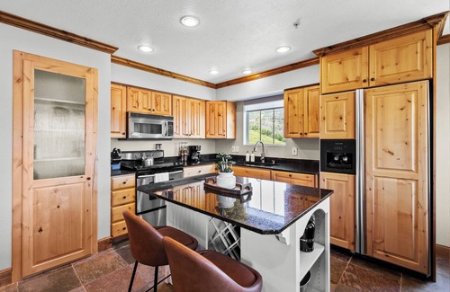 Park City Condo | Breathtaking Balcony Lake View, Fireplace, Hot Tub, Near Park City & Deer Valley