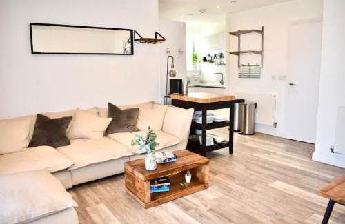 Camberwell Green Apartment | Breathtaking Camberwell Skyline Views