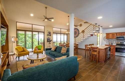 Canton Quepos Villa | Breathtaking Jungle Views and Abundant Wildlife - Large pool.