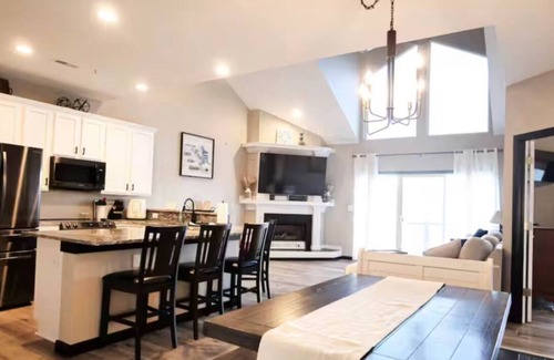 Camdenton Condo | Breathtaking lake-view condo in Camdenton. Perfect for families & friends!