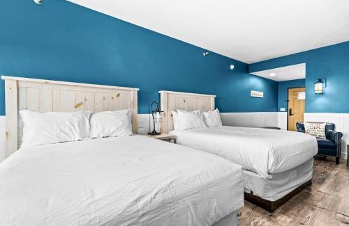 Two Harbors Apartment | Breathtaking Lake Views Studio, 2 Queen Beds, Fireplace and Heated Indoor and Outdoor Pools