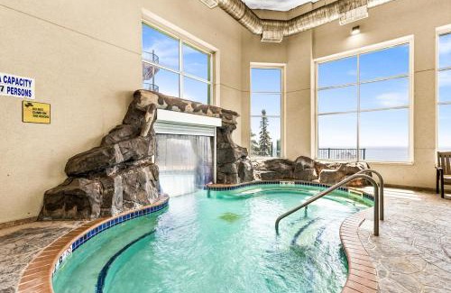 Two Harbors Apartment | Breathtaking Lake Views Studio, 2 Queen Beds, Fireplace and Heated Indoor and Outdoor Pools