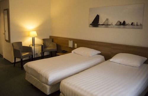 Heerenveen Hotel | Breathtaking Nature Reserves | Modern Oasis close to Scenic Outdoor & Landmarks