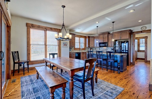 Lavonia House | Breathtaking panoramic lake views on deep water!