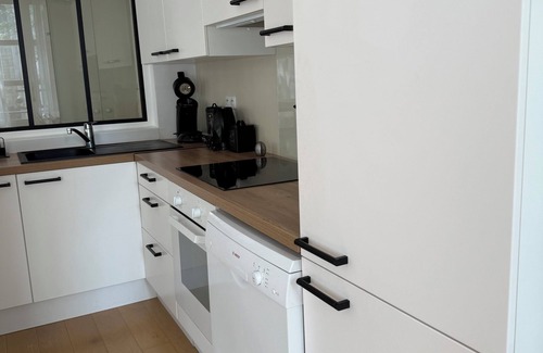 Mantes-la-Jolie Apartment | Breathtaking view of the Collegiate Church - all on foot!