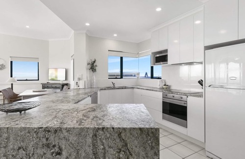 Sunshine Beach Apartment | Breathtaking views of Sunshine Beach - Unit 7/21 Park Crescent