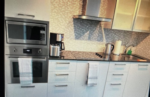 Toronto Entertainment District Condo | Breathtaking view, as well as modern, clean & well-appointed apartment n nn