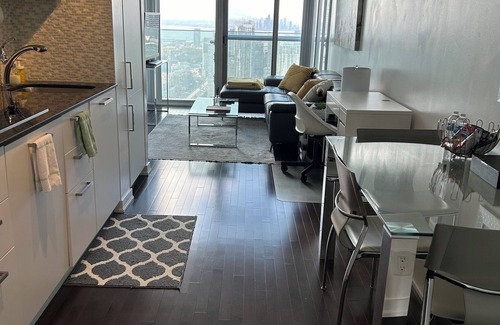 Toronto Entertainment District Condo | Breathtaking view, as well as modern, clean & well-appointed apartment n nn