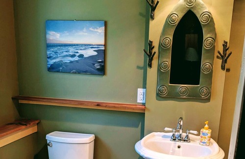 Port Alice House | Breathtaking views, right by the ocean!