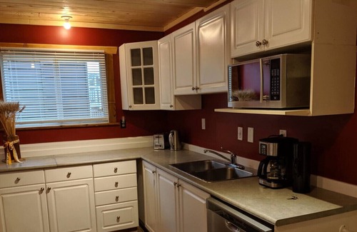 Port Alice House | Breathtaking views, right by the ocean!