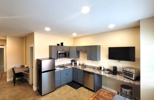 Grove City Apartment | Breckenridge Suites #6 - Cozy 1-Bedroom Suite with Fully Equipped Kitchen