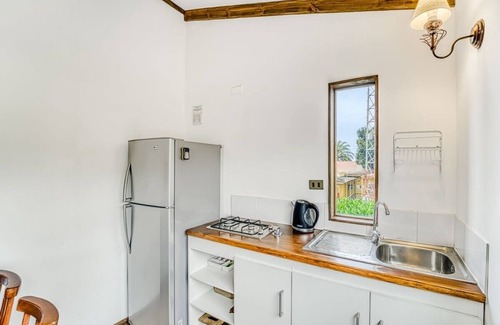 Algarrobo Cabin | Breeze Cabin 2B W/Wifi, Smart TV & Parking.