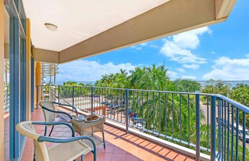 Darwin City Centre Apartment | Breezy Harbourfront Resort Escape with Tropical Pool
