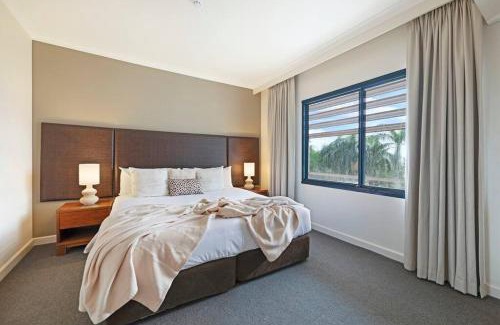 Darwin City Centre Apartment | Breezy Harbourfront Resort Escape with Tropical Pool