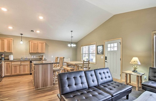 Breezy Point Cabin | Breezy Point Cabin w/Fire Pit - Walk to Lake