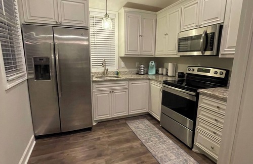 Gilbert House | Breezy's Blyss 2 BR Cottage On Lake Murray - Lexington