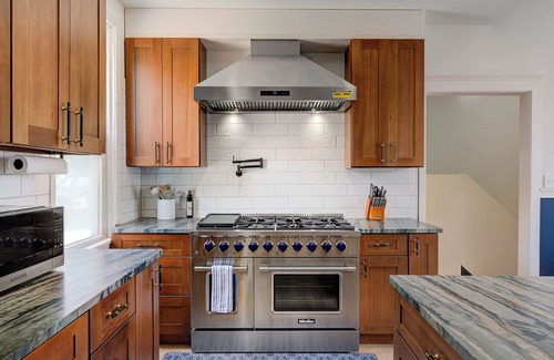 Brewers Hill House | Brewers Hill sleeps 16 hot tub arcade theater 4 bathrooms near fiserv & Brady