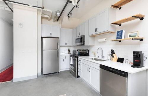 Westown Apartment | Brewery District 2-Story 2BR Apt Near Fiserv with Rooftop, Gym, and Parking