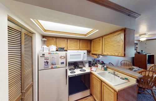 Brian Head Apartment | Brian Head, Condo, Pool-Jacuzzi, Ski-in/Out, Fitness Center, Elevator, Garage