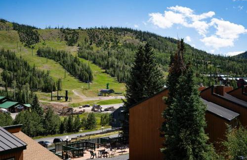 Brian Head Apartment | Brian Head Condo Steps to Giant Steps Ski Lodge