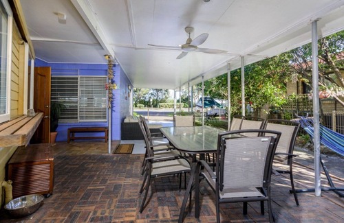 Banksia Beach House | BRIBIE BEACH HOUSE, TOP NOTCH