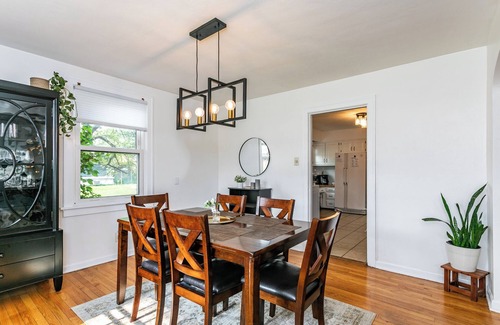 Edwardsville House | Brick B&B - Entire House in Downtown Edwardsville