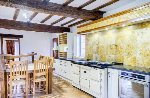 Broughton Hackett Cottage | BRICKBARNS FARM HOUSE, pet friendly, with hot tub in Peopleton