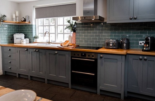 Stainforth Apartment | Bridge End Cottage - Riverside, Hot Tub, Sleeps 8