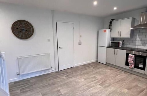 Aberfan Apartment | Bridge Place - Spacious home with plenty of beds!