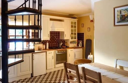 Beaufort Cottage | BRIDGE VIEW, family friendly in Beaufort, County Kerry
