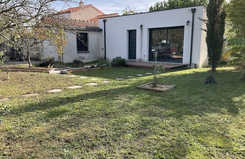 Saint-Sebastien-sur-Loire House | Bright house with garden