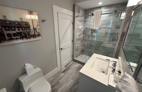 Newport Hotel | Bright 1 Bed/1 Bath/Pet friendly in the heart of Newport