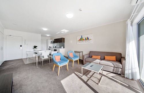 Greenway Apartment | Bright 1-Bed Apartment with Balcony