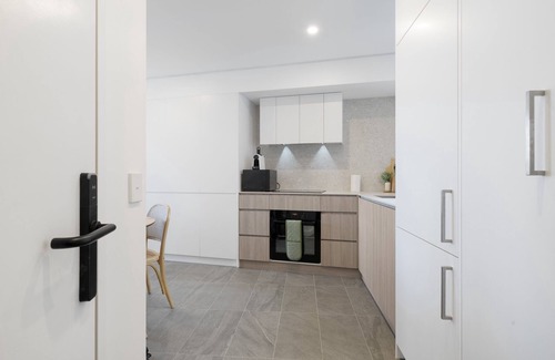 North Fremantle Apartment | Bright 1-Bedroom Escape with Private BBQ