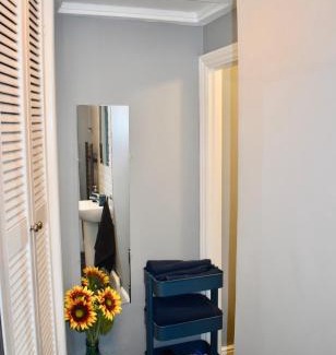 Hove Apartment | Bright 1 Bedroom Flat Minutes from the Beach and Trains