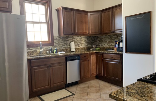 Logan Square Apartment | Bright 2 bed conveniently located in the heart of Logan Square with easy parking