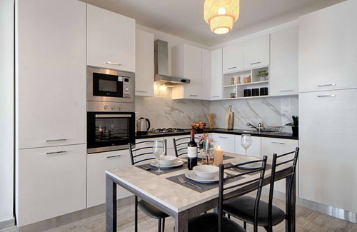 St. Paul's Bay Apartment | Bright 2 Bedroom 2 Bathroom Apartment close to sea