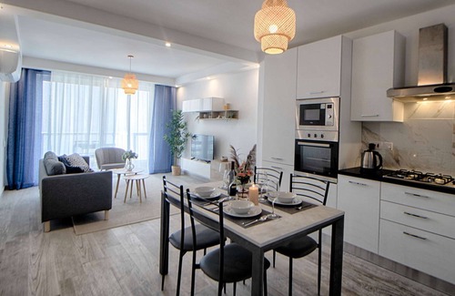 St. Paul's Bay Apartment | Bright 2 Bedroom 2 Bathroom Apartment close to sea