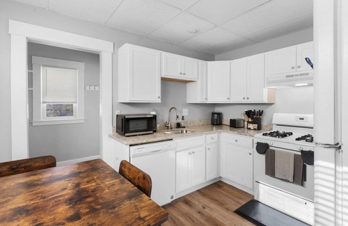 West Rock Condo | Bright 2-Bed Suite, SCSU & Yale